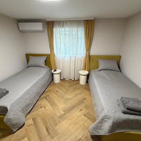 Апартаменти Seven Hills House *
